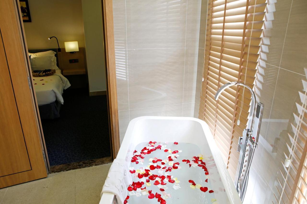 Ciao Saigon Hotel & Spa Хошимин Екстериор снимка
